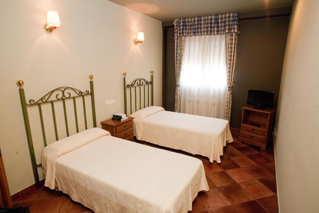 Hotel El Balcon Avilés Oda fotoğraf